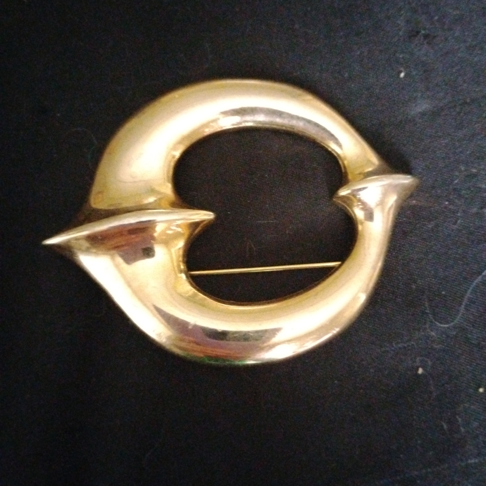Chic Gold-Tone Brooch